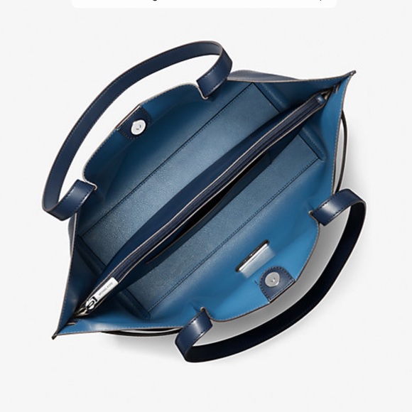 MICHAEL KORS OUTLET
Emilia Large Pebbled Leather Tote Bag
COLOR NAVY
NWT - Picture 3 of 16